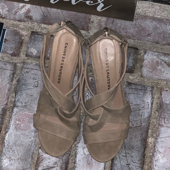 Chinese Laundry Mighty Strappy Wedges sz 9 - Picture 7 of 8